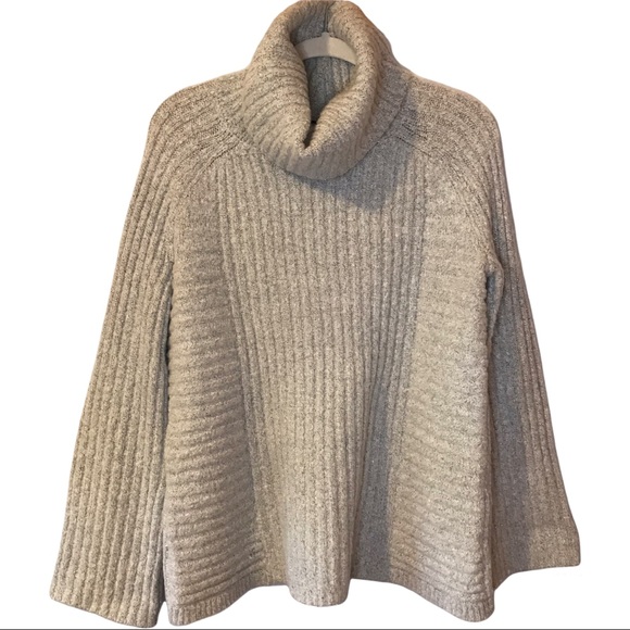 Simply Vera Vera Wang Sweaters - Women’s sz large , simply vera by Vera wang, ribbed grey sweater.